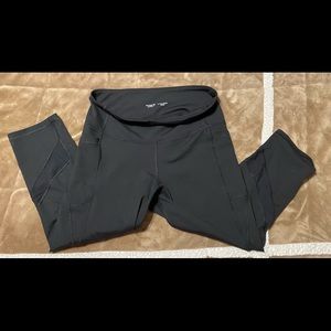 Old Navy Elevate Crop Leggings